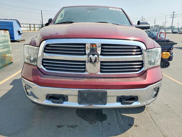 2016 RAM 1500 SLT