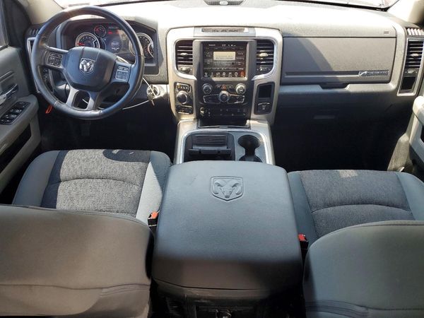 2016 RAM 1500 SLT