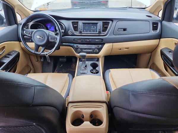 2017 KIA SEDONA LX