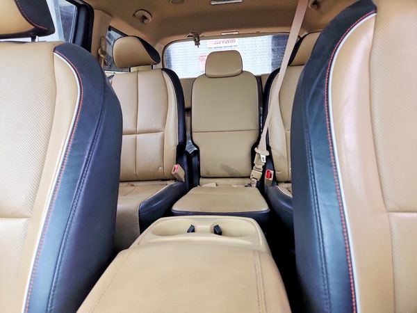 2017 KIA SEDONA LX