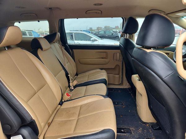 2017 KIA SEDONA LX