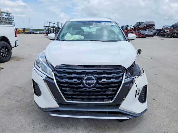 2022 NISSAN KICKS