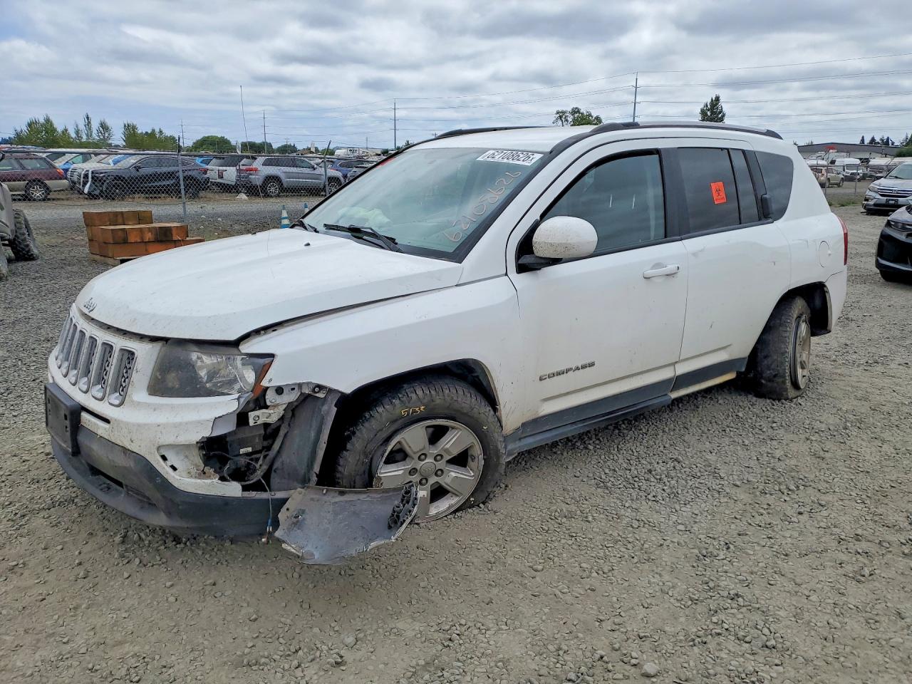2017 JEEP COMPASS Latitude — Front 3/4