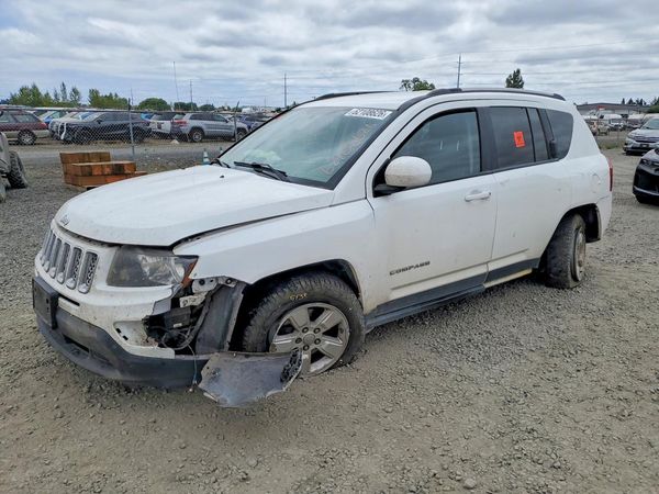 2017 JEEP COMPASS Latitude — Front 3/4