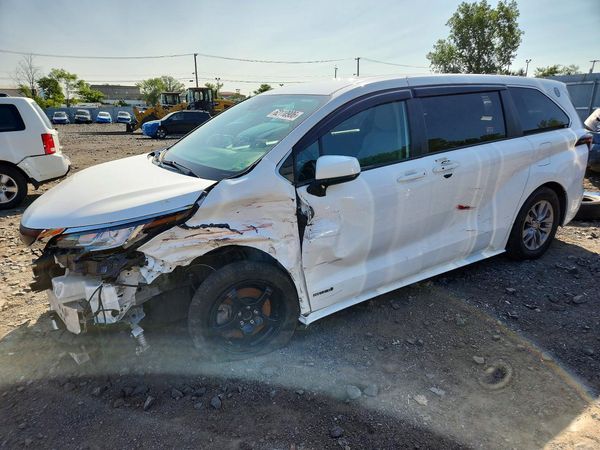 2021 TOYOTA SIENNA LE