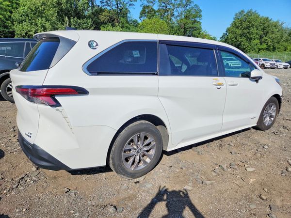 2021 TOYOTA SIENNA LE