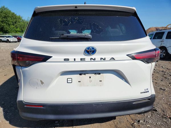 2021 TOYOTA SIENNA LE