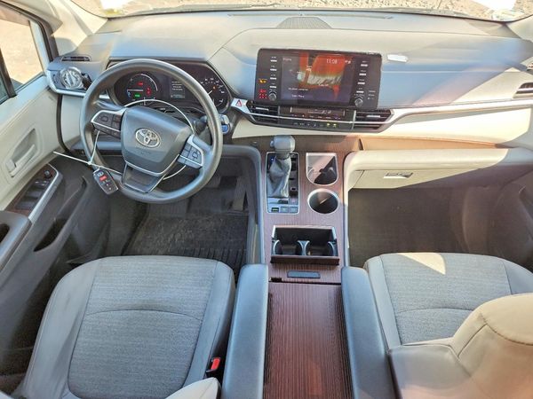 2021 TOYOTA SIENNA LE