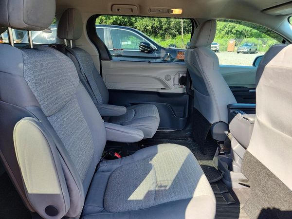 2021 TOYOTA SIENNA LE