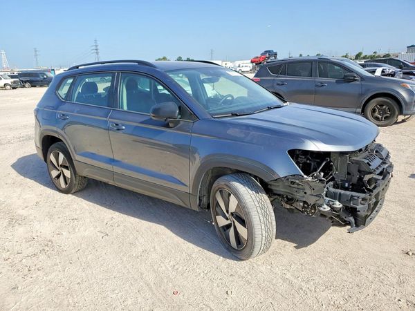 2025 VOLKSWAGEN TAOS 4Motion S — Passenger 3/4