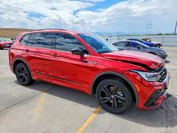 2024 VOLKSWAGEN TIGUAN 4Motion SE R-Line Black