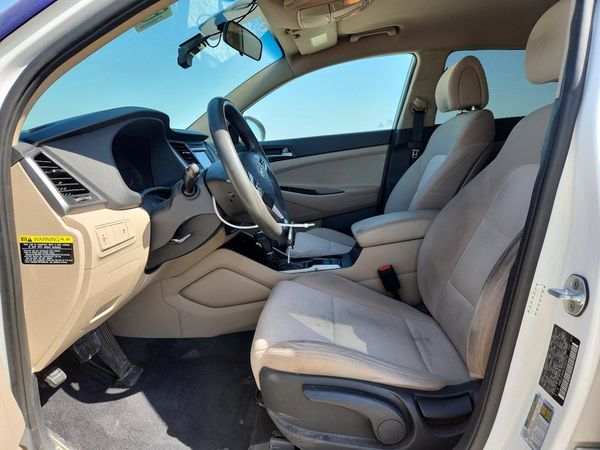 2018 HYUNDAI TUCSON SE Standard — DENT