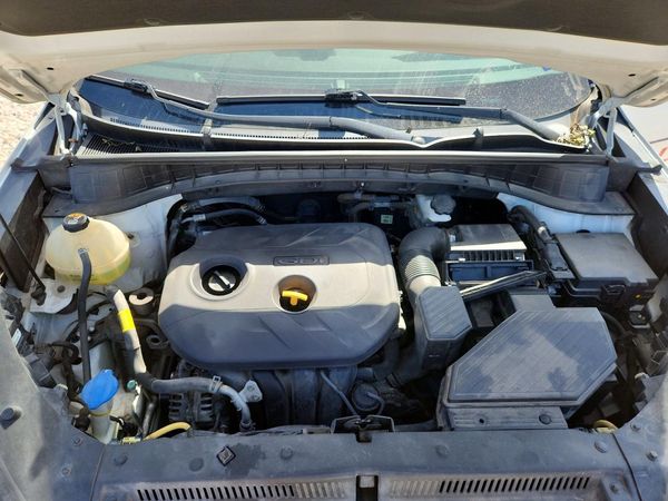 2018 HYUNDAI TUCSON SE Standard — Engine bay