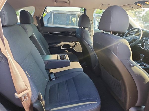 2018 KIA SORENTO L, LX