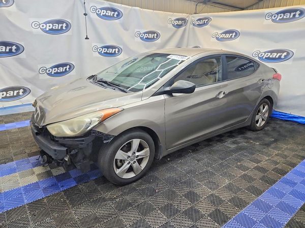 2013 HYUNDAI ELANTRA