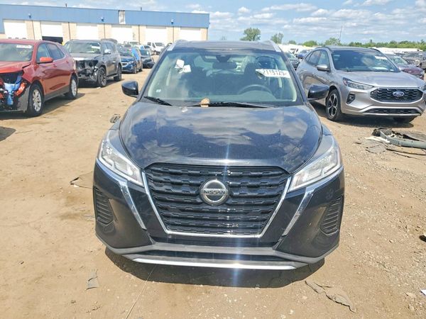 2021 NISSAN KICKS