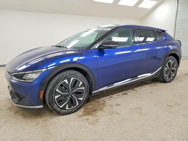 2024 KIA EV6 Light, Wind — Front 3/4