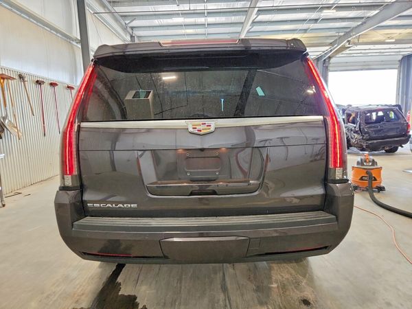 2016 CADILLAC ESCALADE Luxury