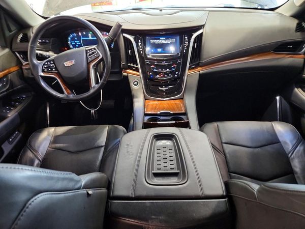 2016 CADILLAC ESCALADE Luxury
