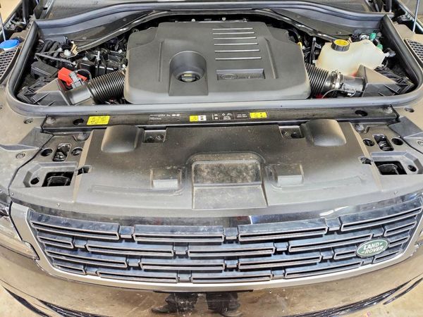 2026 LAND ROVER RANGE ROVER SPORT P360 SE