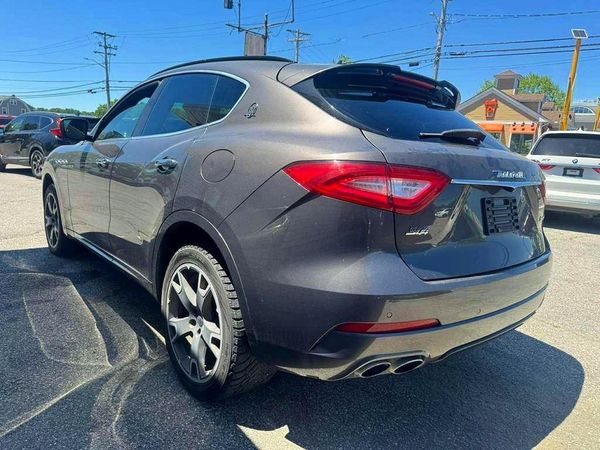 2018 MASERATI LEVANTE Sport