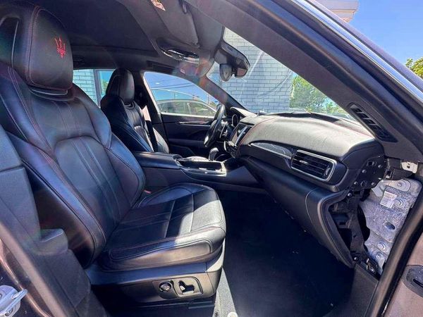 2018 MASERATI LEVANTE Sport