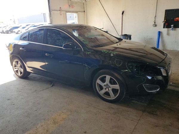 2013 VOLVO S60