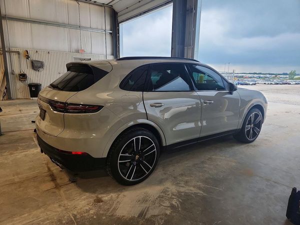 2021 PORSCHE CAYENNE S