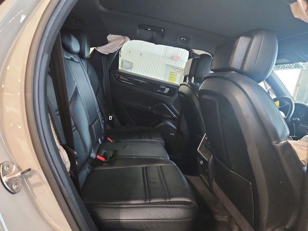 2021 PORSCHE CAYENNE S