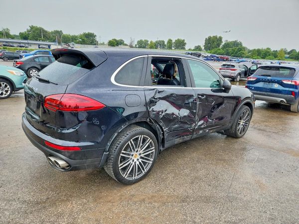 2017 PORSCHE CAYENNE