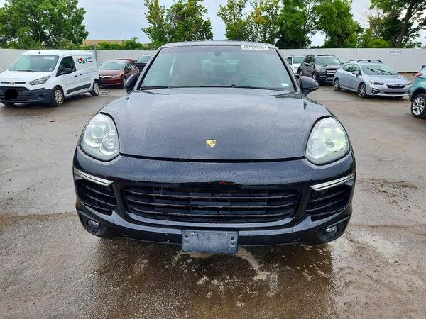 2017 PORSCHE CAYENNE