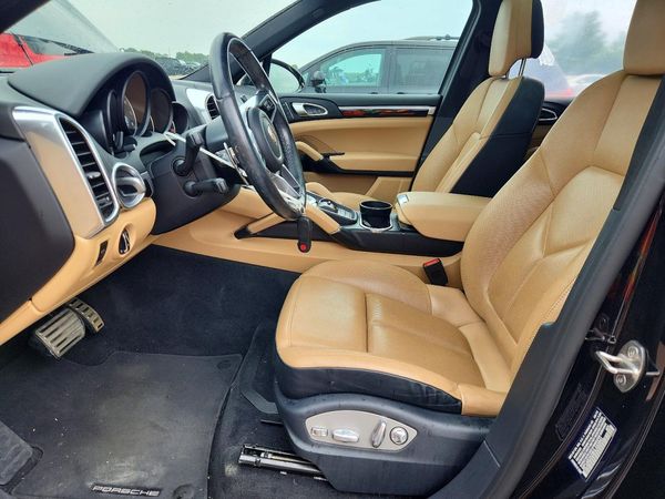2017 PORSCHE CAYENNE