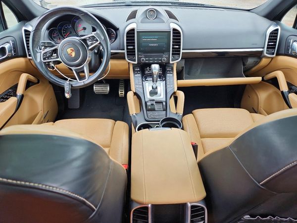 2017 PORSCHE CAYENNE