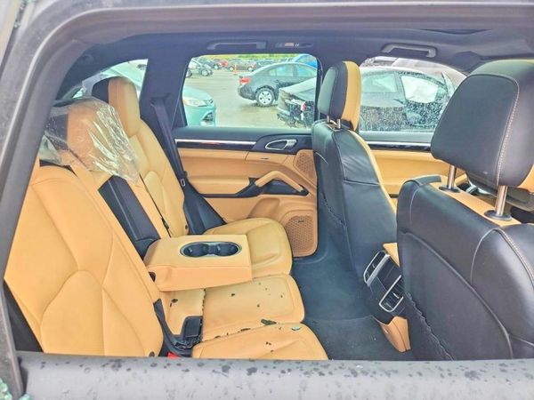 2017 PORSCHE CAYENNE