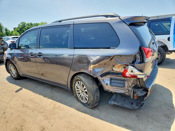 2014 TOYOTA SIENNA