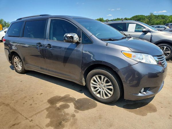 2014 TOYOTA SIENNA
