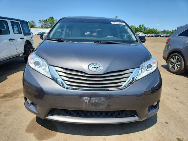 2014 TOYOTA SIENNA