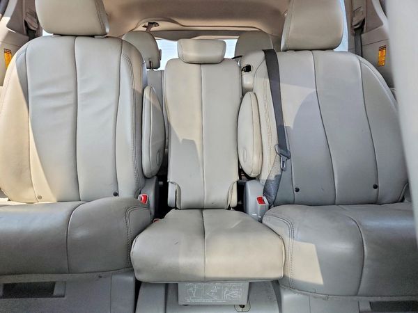 2014 TOYOTA SIENNA