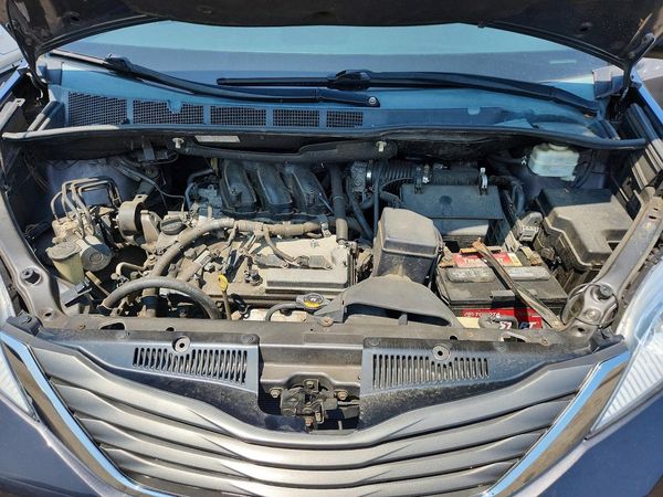 2014 TOYOTA SIENNA