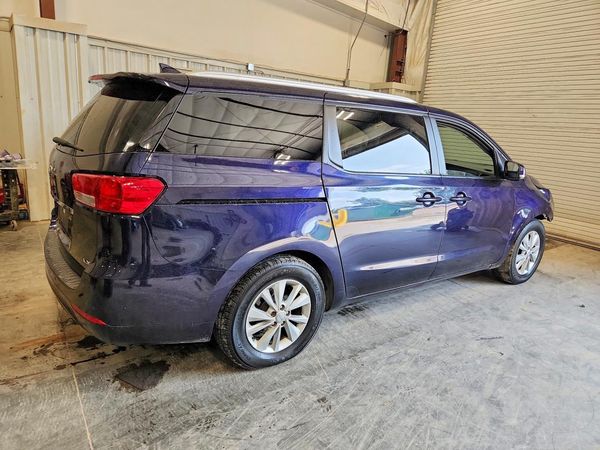 2018 KIA SEDONA LX