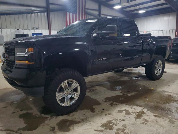 2017 CHEVROLET SILVERADO Custom — Front 3/4