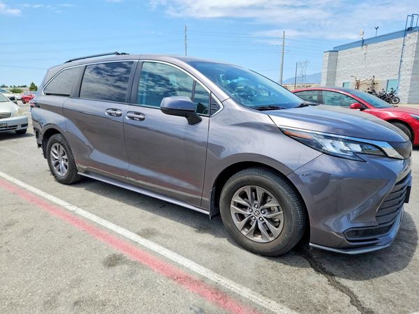 2021 TOYOTA SIENNA LE