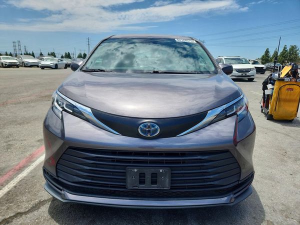 2021 TOYOTA SIENNA LE