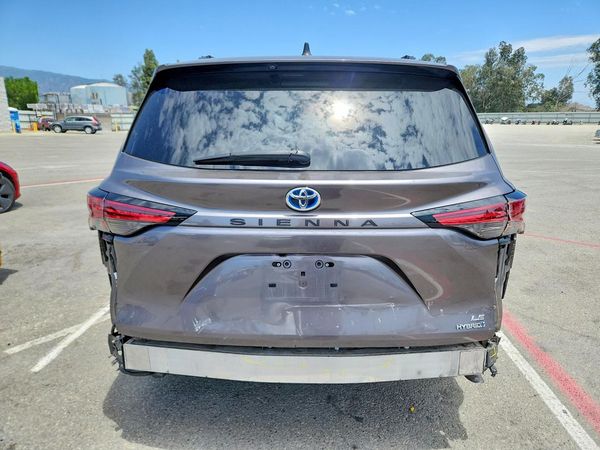 2021 TOYOTA SIENNA LE