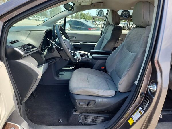 2021 TOYOTA SIENNA LE