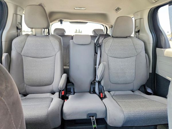 2021 TOYOTA SIENNA LE