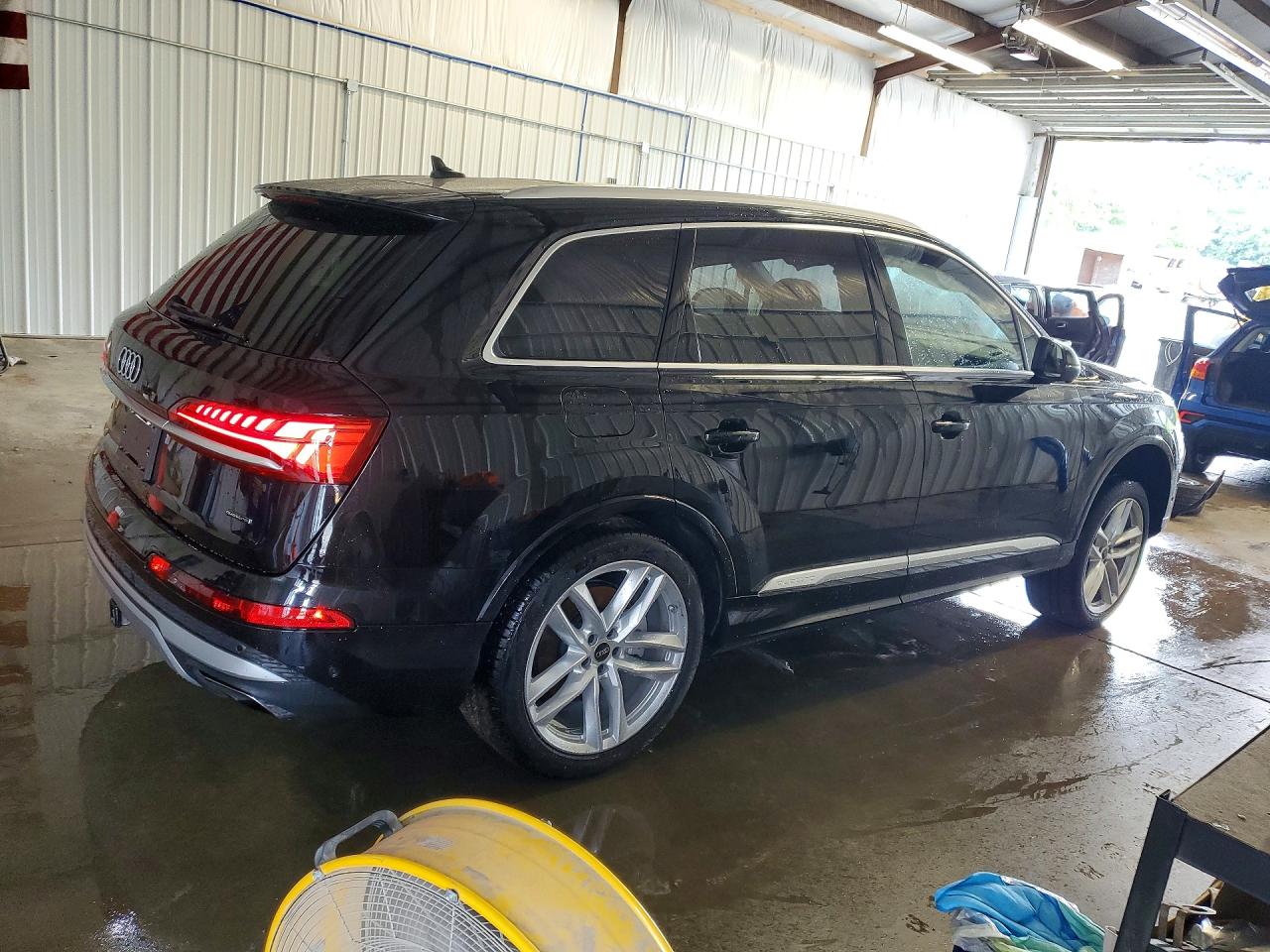 2025 AUDI Q7 quattro Premium Plus