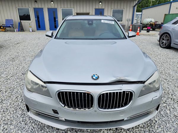 2013 BMW 750 750i/Alpina B7