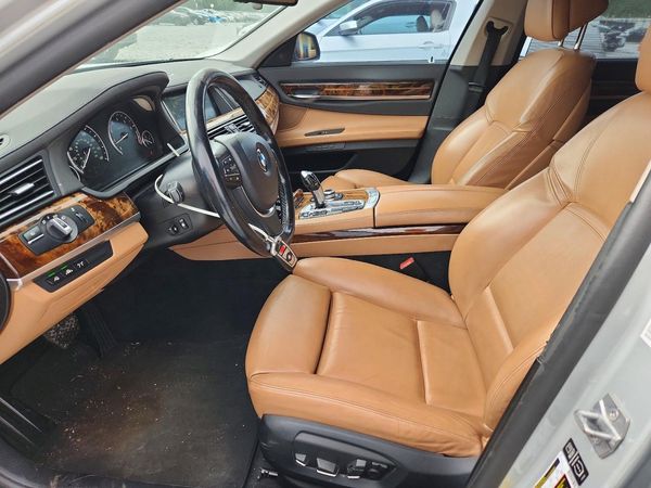 2013 BMW 750 750i/Alpina B7