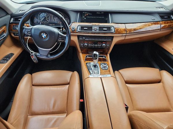 2013 BMW 750 750i/Alpina B7